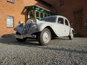 Immagine 2/17 di Citroën Traction Avant 11 B (1955)