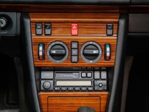 Bild 20/40 von Mercedes-Benz E 220 (1995)