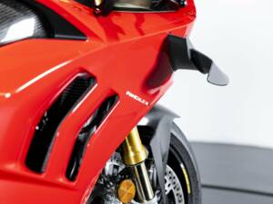 Image 29/40 of Ducati DUMMY (2019)