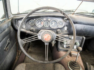 Image 8/50 of MG MGB (1969)