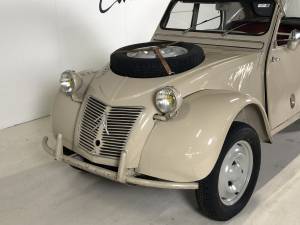Image 8/26 of Citroën 2 CV Sahara 4x4 (1962)