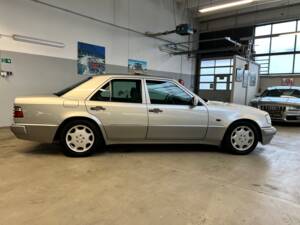 Image 10/62 of Mercedes-Benz E 500 (1995)