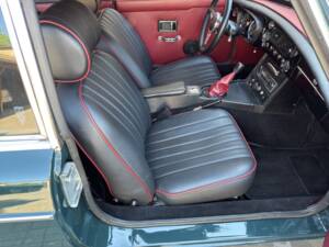 Image 11/23 of MG MGB GT (1972)