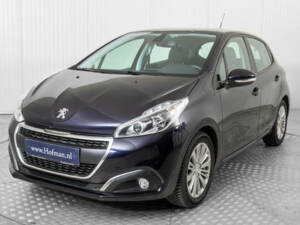 Bild 17/50 von Peugeot 208 1.2 PureTech 82 (2019)