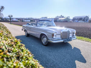 Bild 9/25 von Mercedes-Benz 220 SE b (1964)