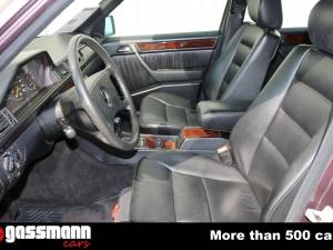 Image 10/15 of Mercedes-Benz 300 D (1990)