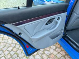 Bild 47/100 von BMW 540i Touring (1998)