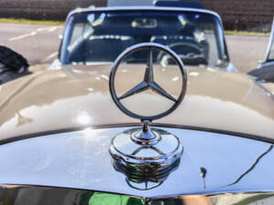 Bild 24/25 von Mercedes-Benz 220 SE b (1964)