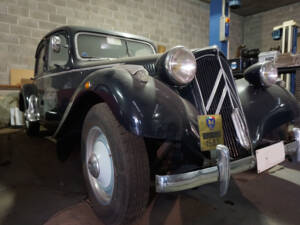 Immagine 2/18 di Citroën Traction Avant 11 BL (1956)