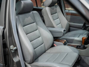 Imagen 36/66 de Mercedes-Benz 200 TE (1989)