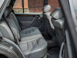 Imagen 41/66 de Mercedes-Benz 200 TE (1989)