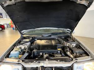 Image 31/62 of Mercedes-Benz E 500 (1995)