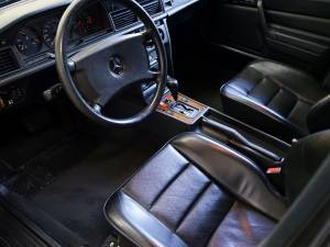 Immagine 24/38 di Mercedes-Benz 190 E 2.5-16 (1992)