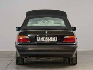 Immagine 37/46 di BMW 318i (1995)