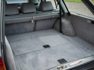 Imagen 19/66 de Mercedes-Benz 200 TE (1989)