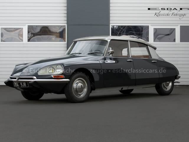 Image 1/35 of Citroën DS 21 (1968)