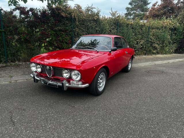 Bild 1/11 von Alfa Romeo 2000 GT Veloce (1974)