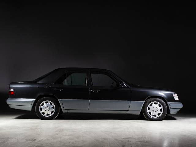 Bild 1/30 von Mercedes-Benz E 280 (1994)
