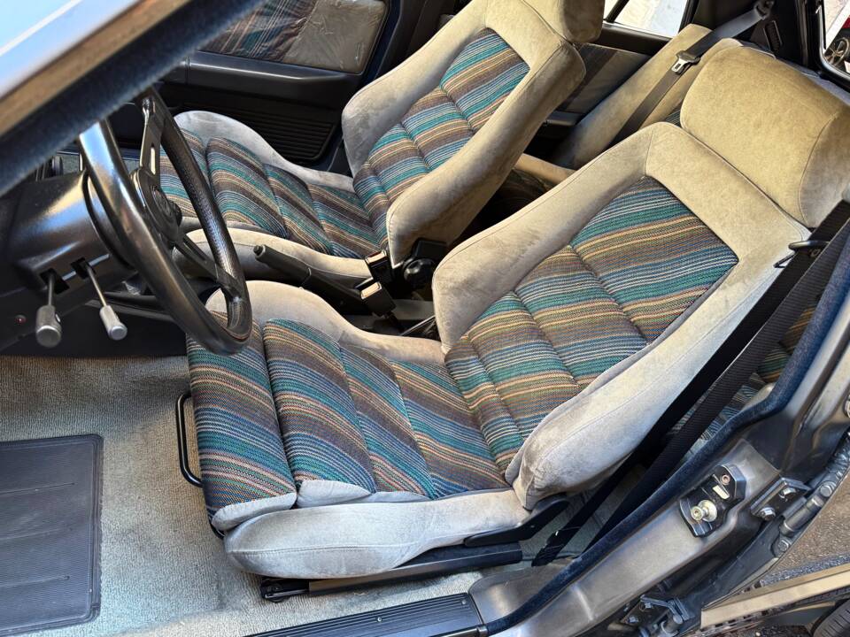Bild 22/34 von Lancia Delta HF Integrale 16V (1990)