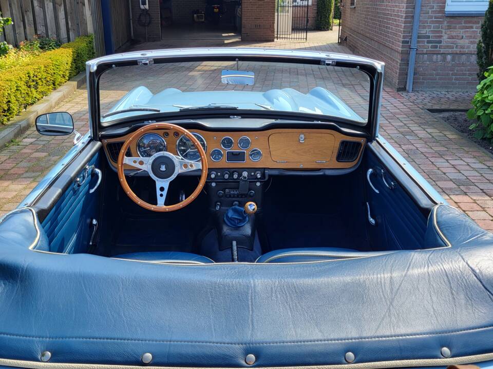 Image 11/22 of Triumph TR 4A IRS (1965)