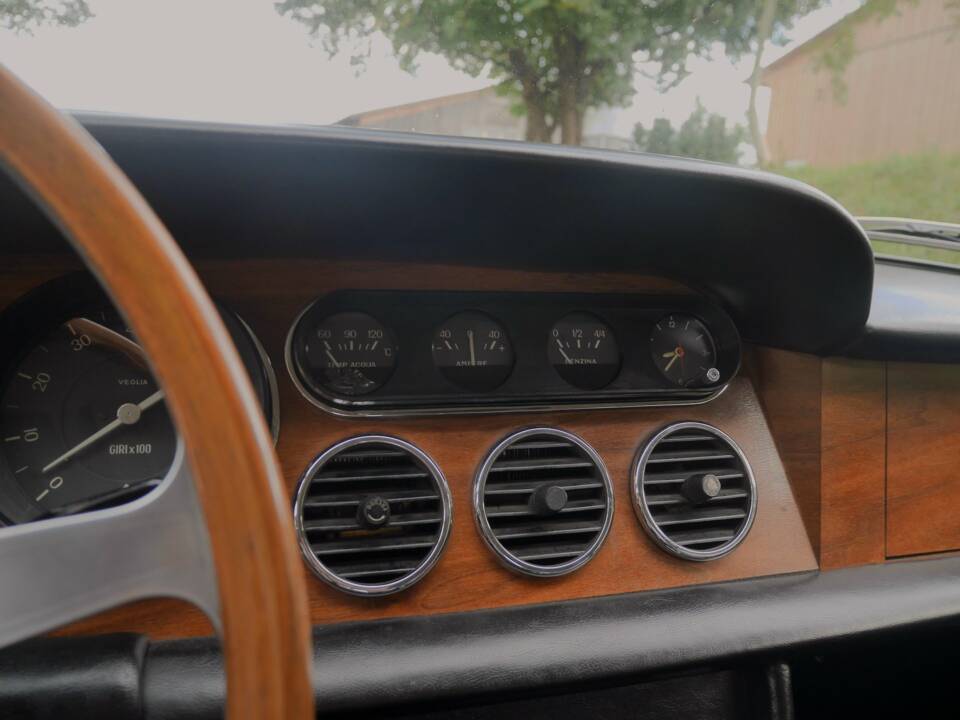 Immagine 16/45 di Ferrari 330 GT (1967)