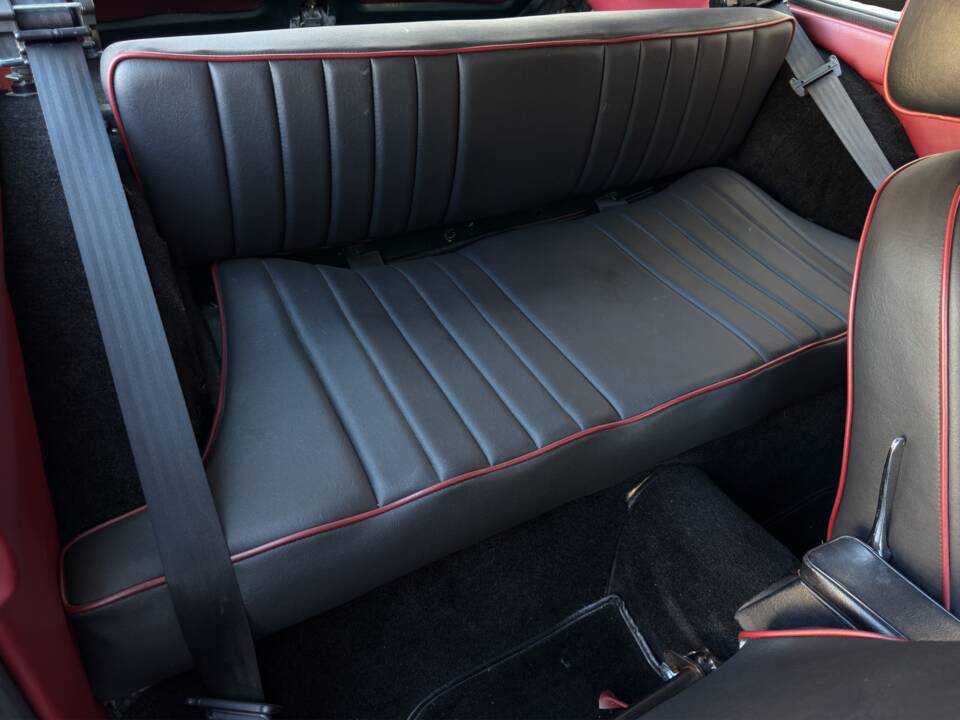 Image 13/23 of MG MGB GT (1972)