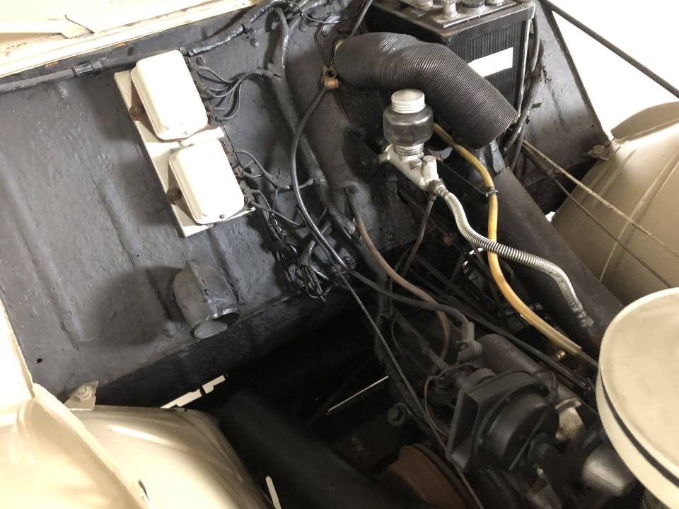 Image 24/26 of Citroën 2 CV Sahara 4x4 (1962)