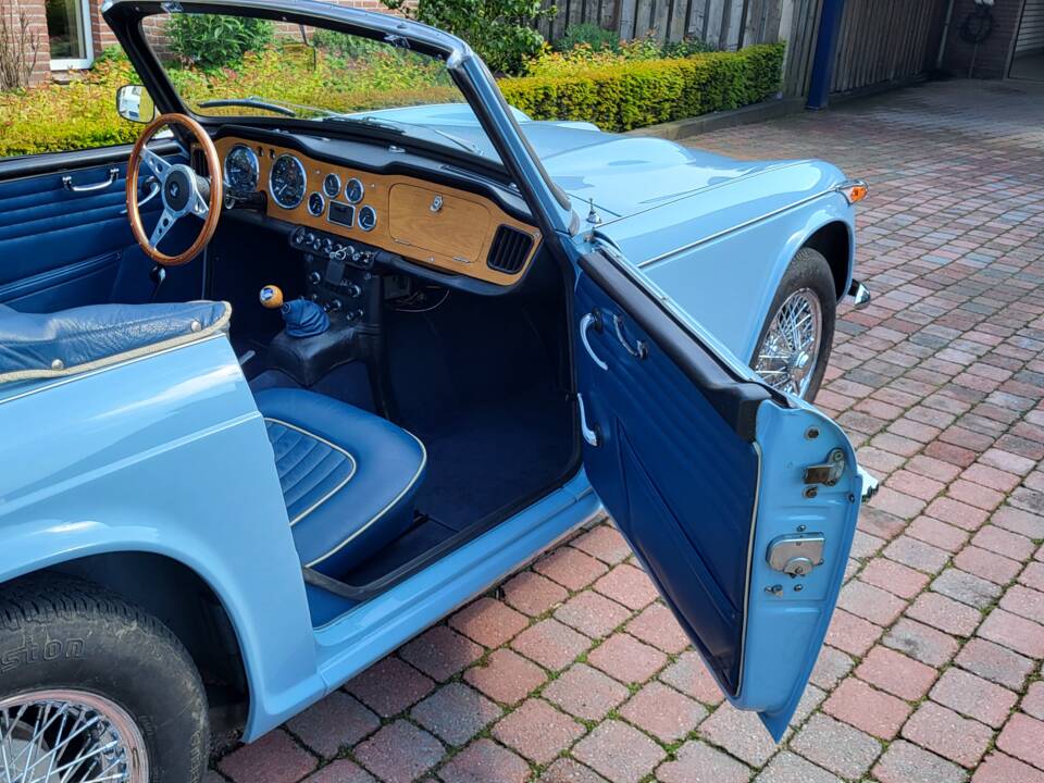 Image 8/22 of Triumph TR 4A IRS (1965)