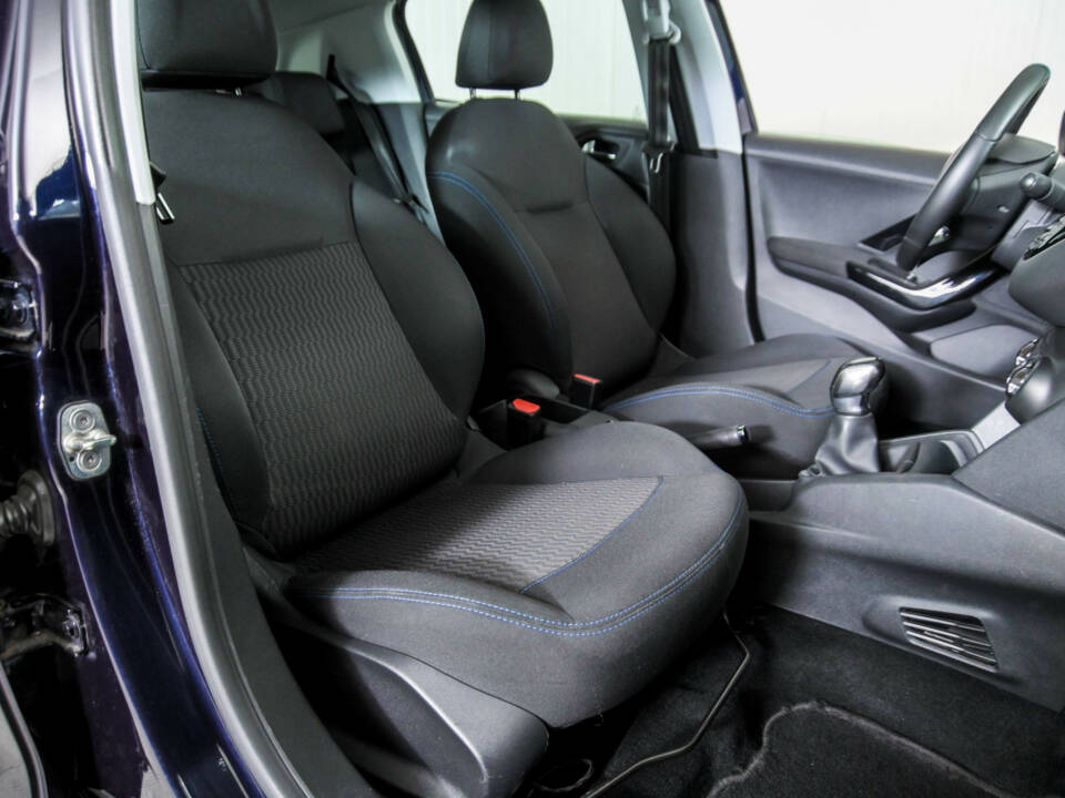 Bild 16/50 von Peugeot 208 1.2 PureTech 82 (2019)