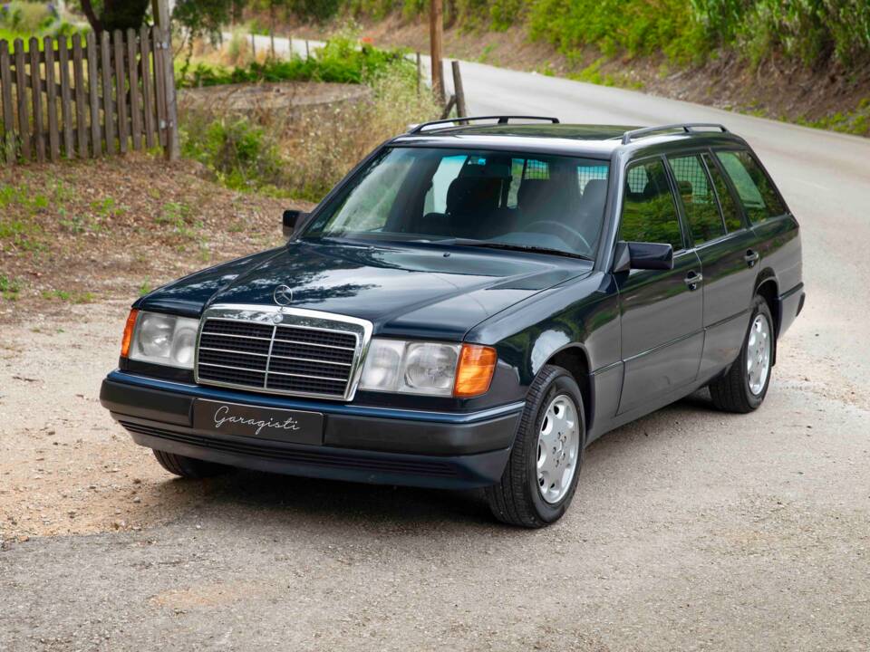 Imagen 1/53 de Mercedes-Benz 230 TE (1992)