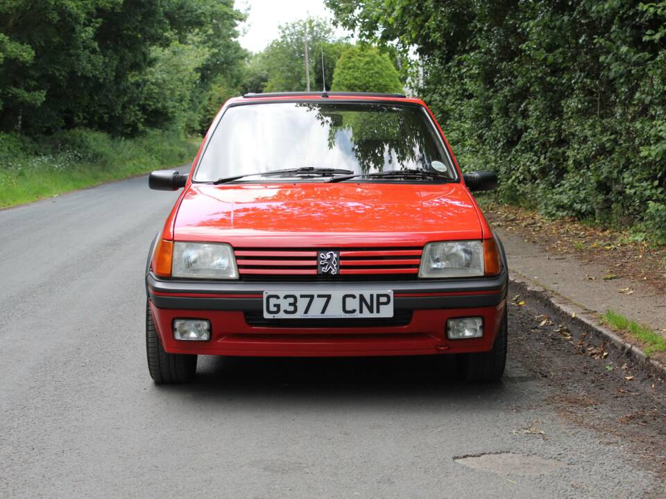 Image 2/17 de Peugeot 205 GTi 1.6 (1989)