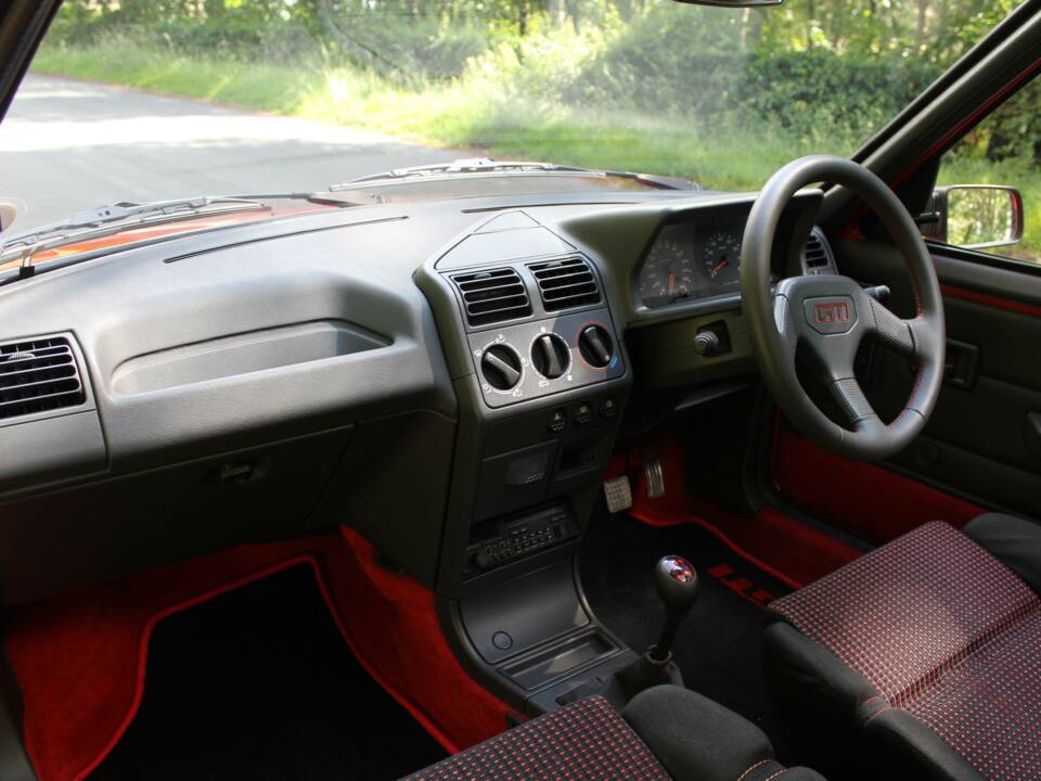 Image 11/17 de Peugeot 205 GTi 1.6 (1989)