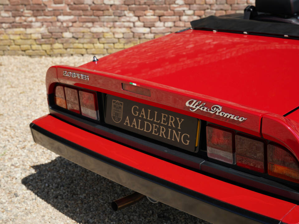 Afbeelding 31/50 van Alfa Romeo 2.0 Spider (1990)