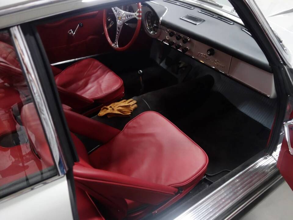 Image 70/80 of Lancia Flaminia Sport 3C 2.8 Zagato (1963)