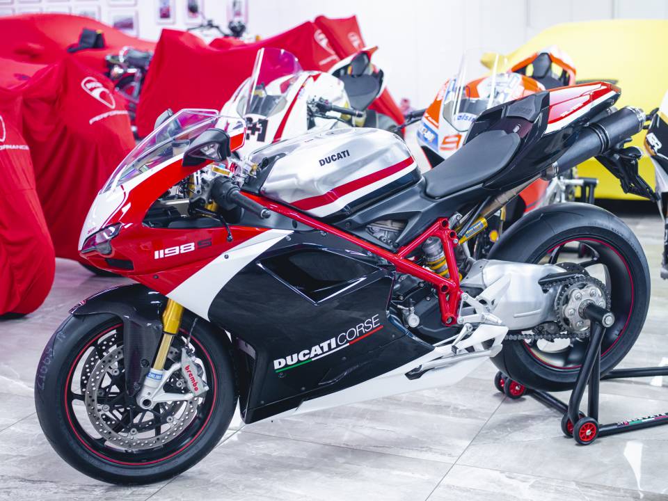 Bild 1/7 von Ducati DUMMY (2010)