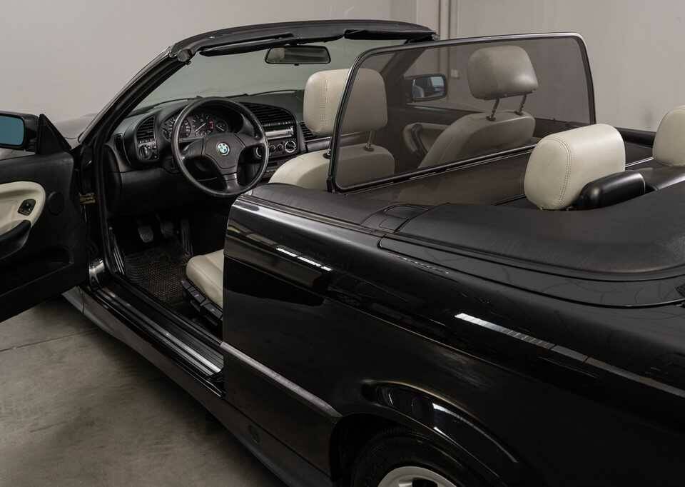 Immagine 10/46 di BMW 318i (1995)