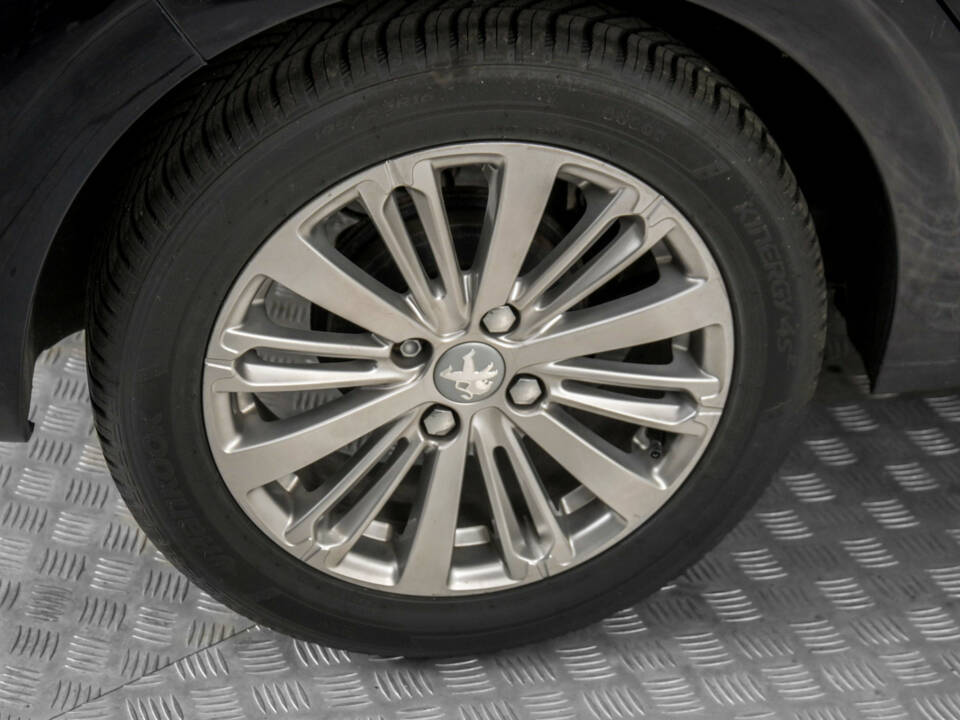Bild 31/50 von Peugeot 208 1.2 PureTech 82 (2019)