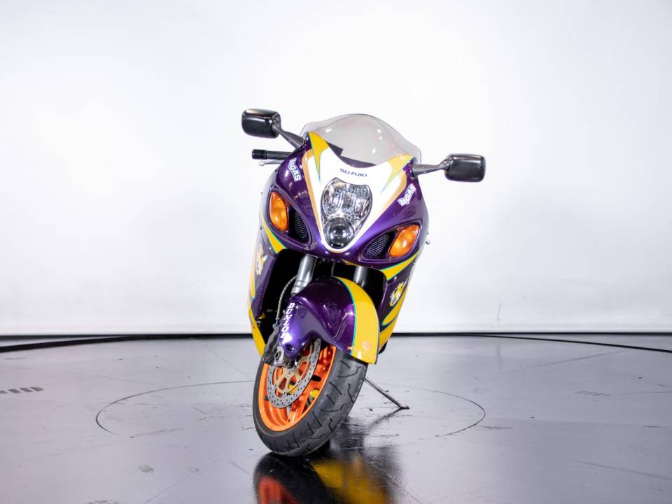 Image 2/10 of Suzuki DUMMY (2001)