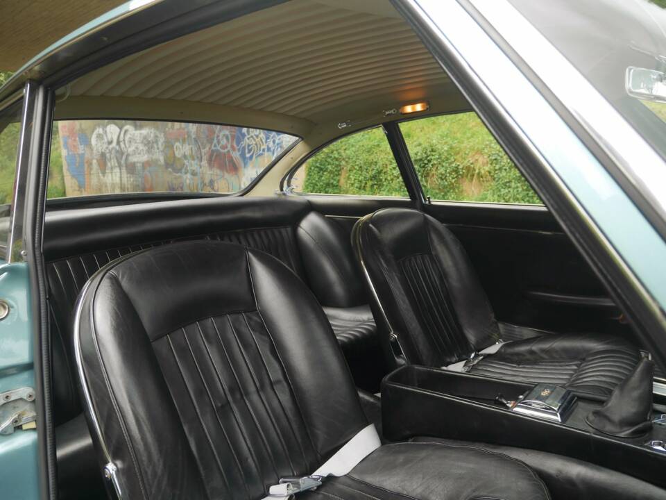 Immagine 29/45 di Ferrari 330 GT (1967)