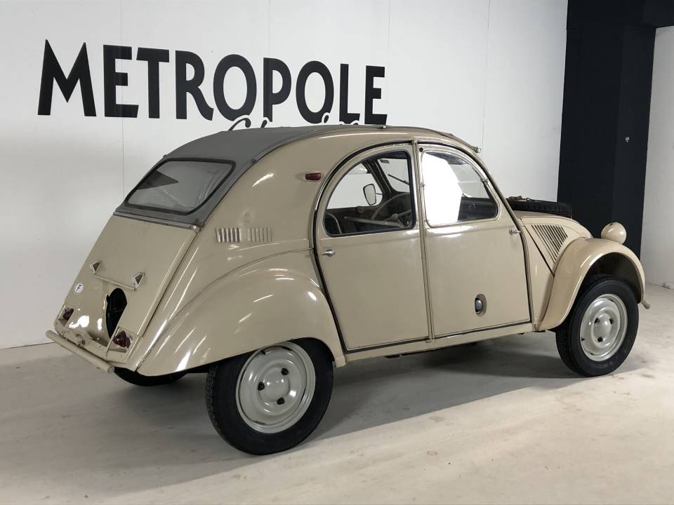 Image 4/26 of Citroën 2 CV Sahara 4x4 (1962)