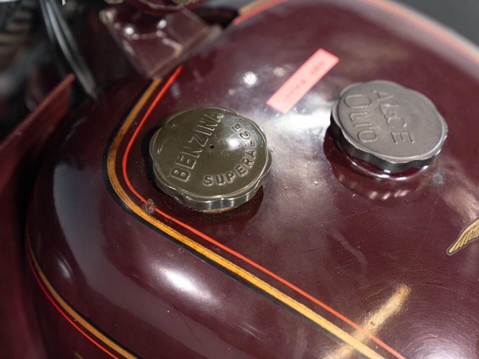 Image 26/46 de Moto Guzzi DUMMY (1972)
