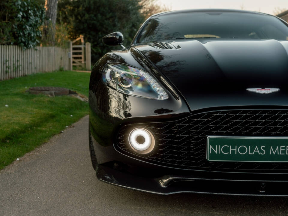 Bild 18/98 von Aston Martin Vanquish Zagato Shooting Brake (2019)