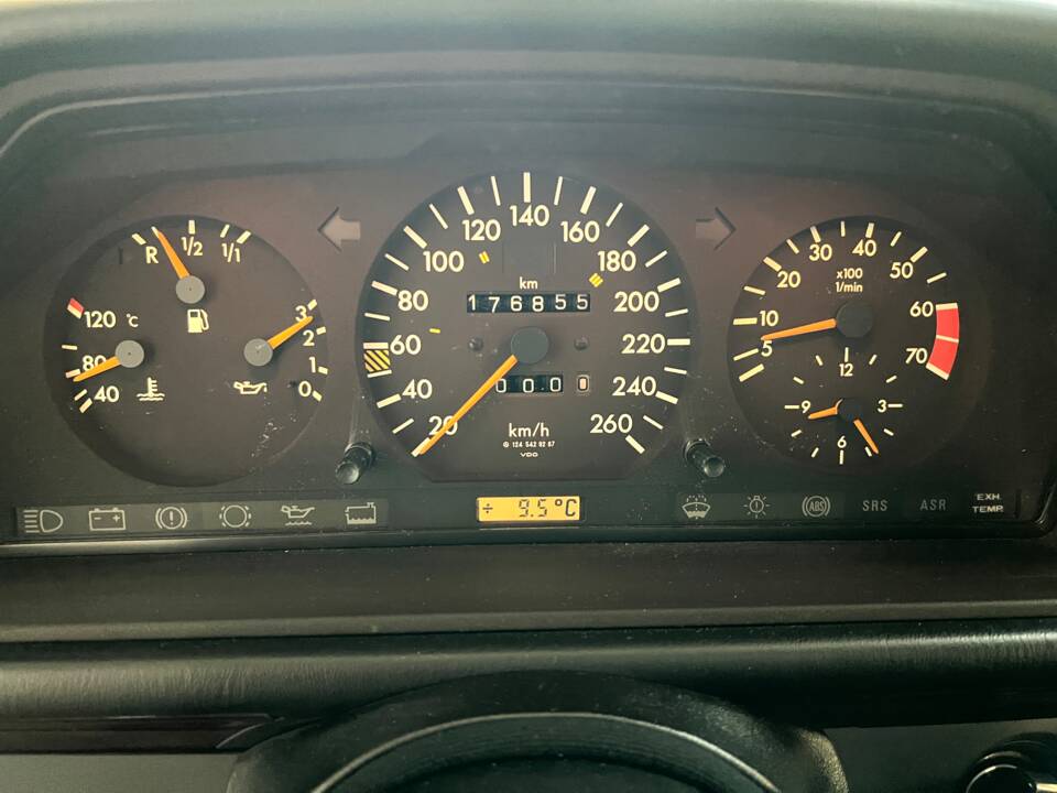 Image 24/62 of Mercedes-Benz E 500 (1995)