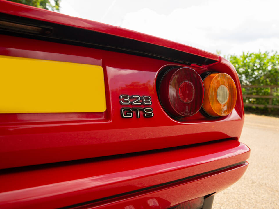 Image 27/49 of Ferrari 328 GTS (1988)