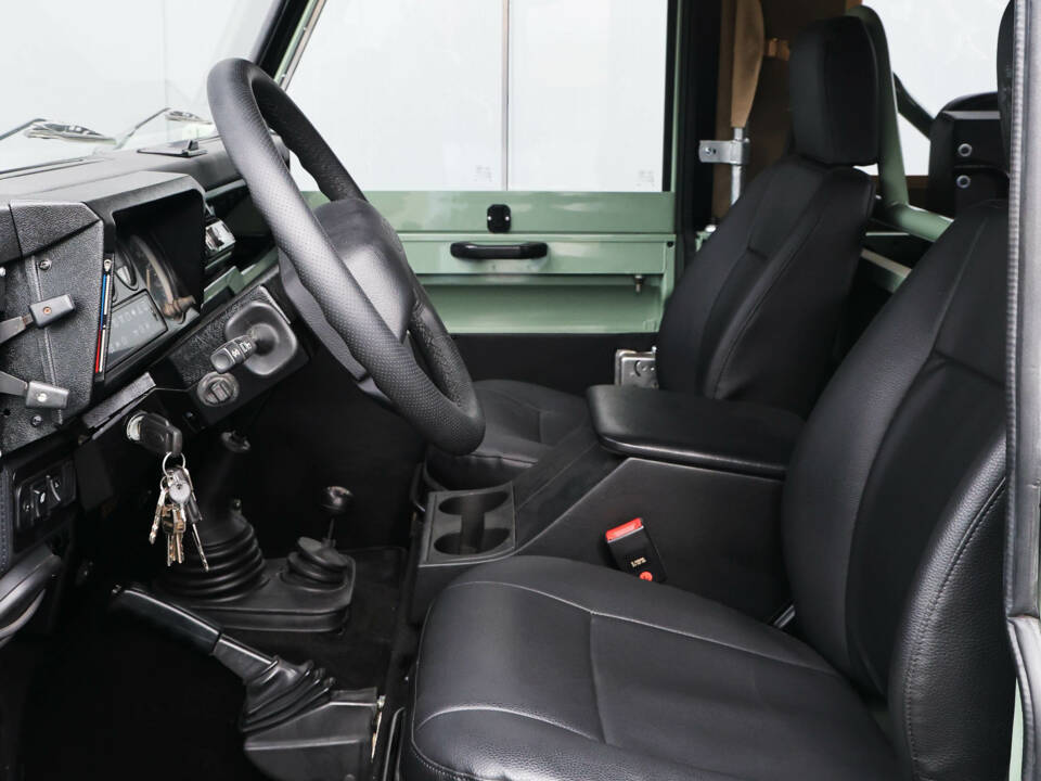Immagine 34/41 di Land Rover 90 (1990)