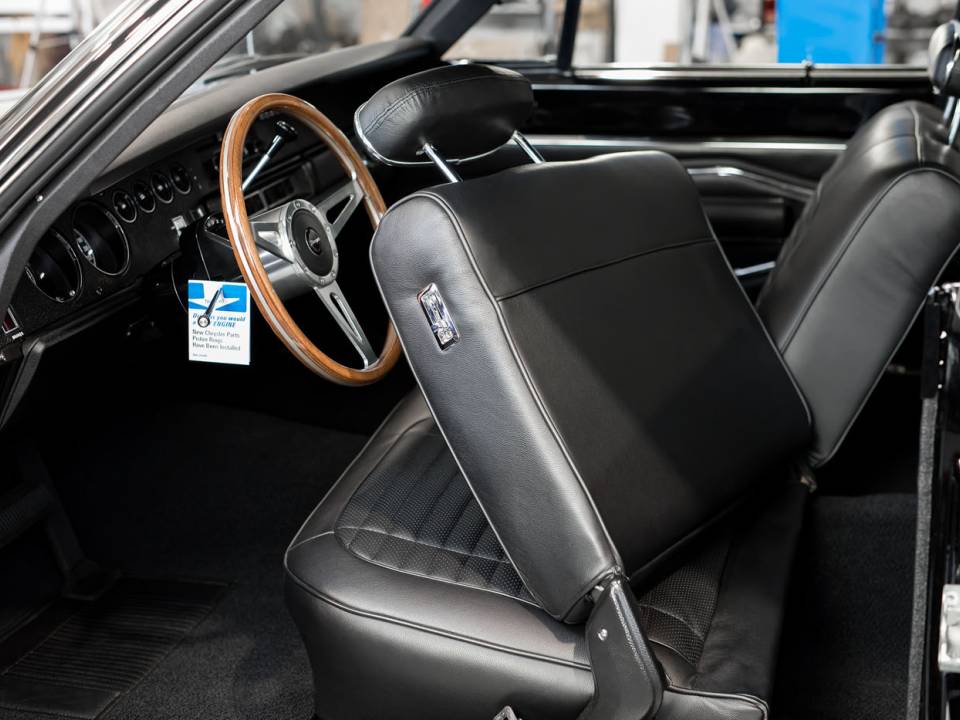 Image 22/50 of Dodge Charger 318 (1970)