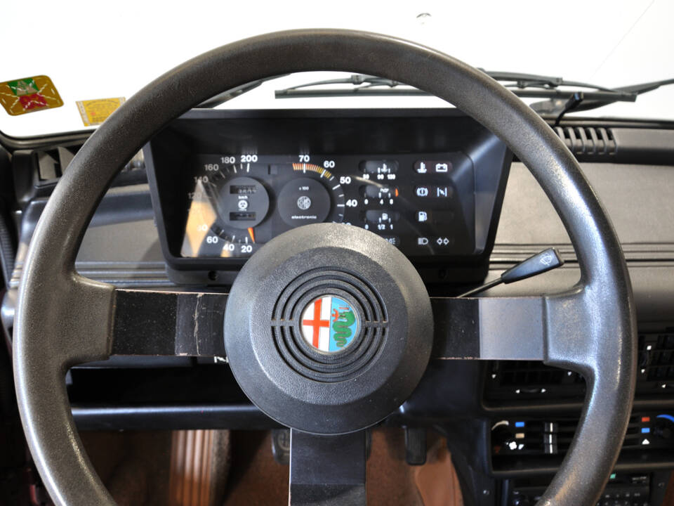 Bild 22/38 von Alfa Romeo Giulietta 1.6 (1983)