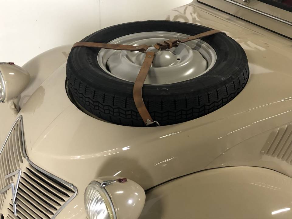 Image 13/26 of Citroën 2 CV Sahara 4x4 (1962)
