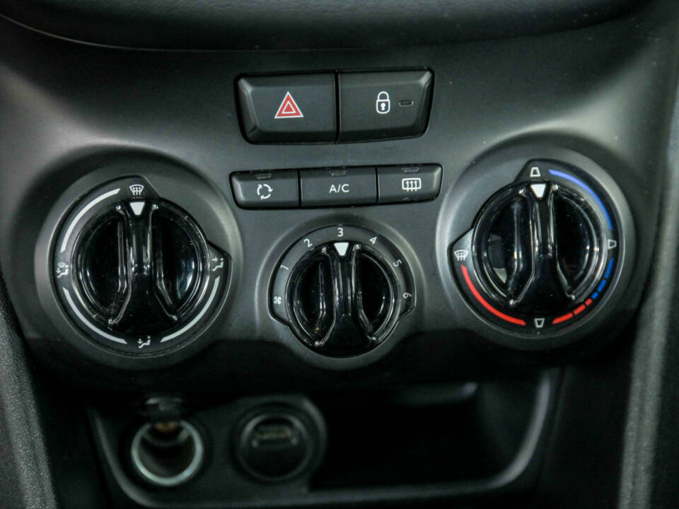 Bild 35/50 von Peugeot 208 1.2 PureTech 82 (2019)