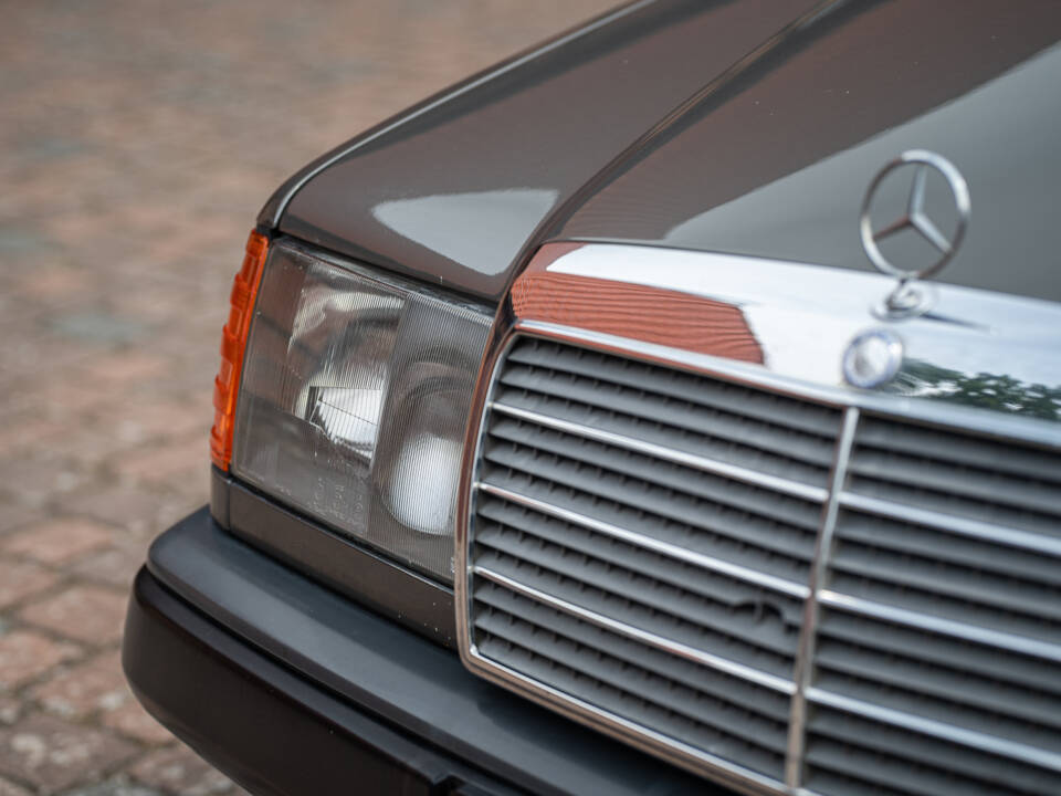 Imagen 4/66 de Mercedes-Benz 200 TE (1989)